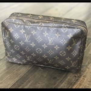 AUTH LOUIS VUITTON TROUSSE TOILETTE 28 COSMETIC